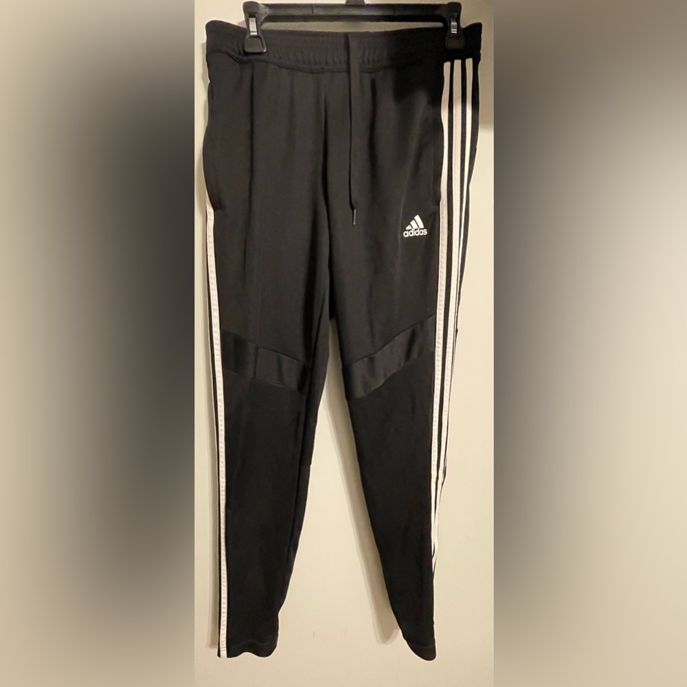 Adidas’s Joggers in a Size M